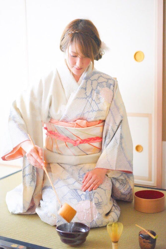 【2025年版】東京で本格抹茶体験!出張茶道レッスンで日本文化を満喫 | WABISABI JAPAN